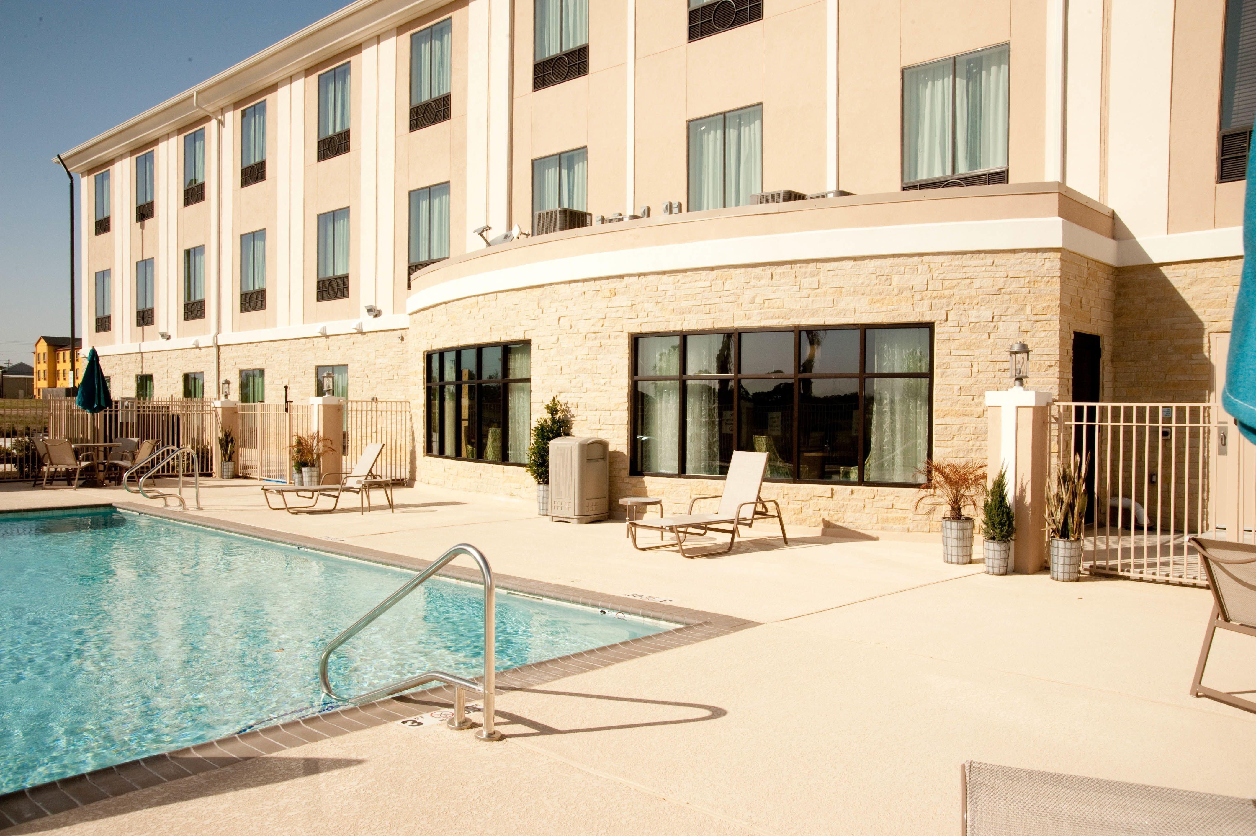 Holiday Inn Express And Suites Schulenburg By Ihg Esterno foto