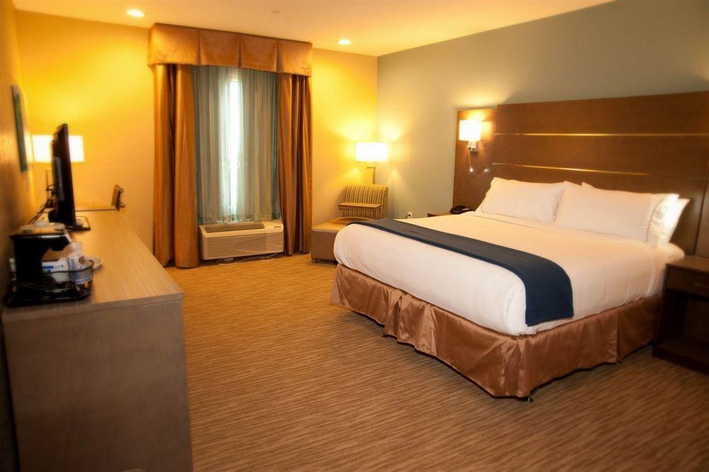Holiday Inn Express And Suites Schulenburg By Ihg Esterno foto