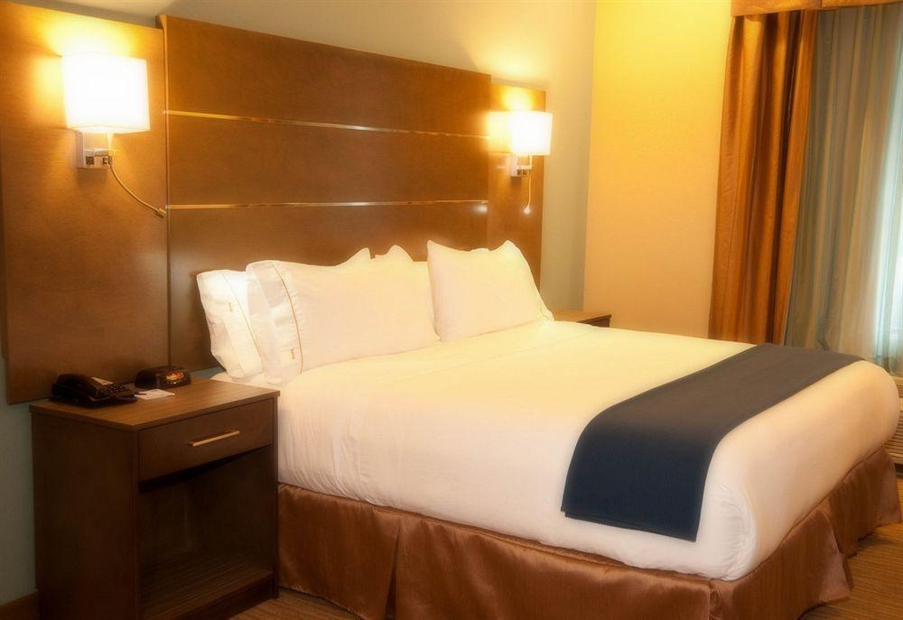 Holiday Inn Express And Suites Schulenburg By Ihg Esterno foto
