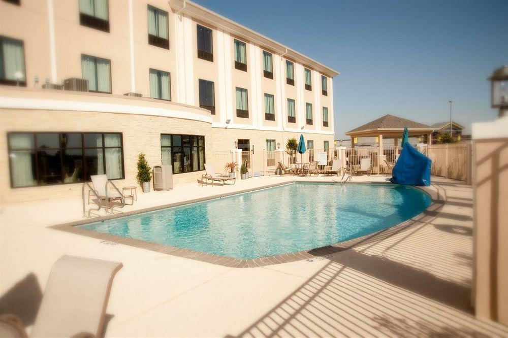 Holiday Inn Express And Suites Schulenburg By Ihg Esterno foto