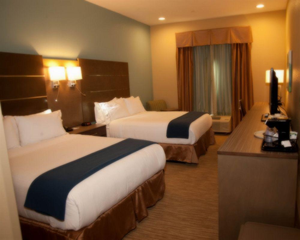 Holiday Inn Express And Suites Schulenburg By Ihg Esterno foto