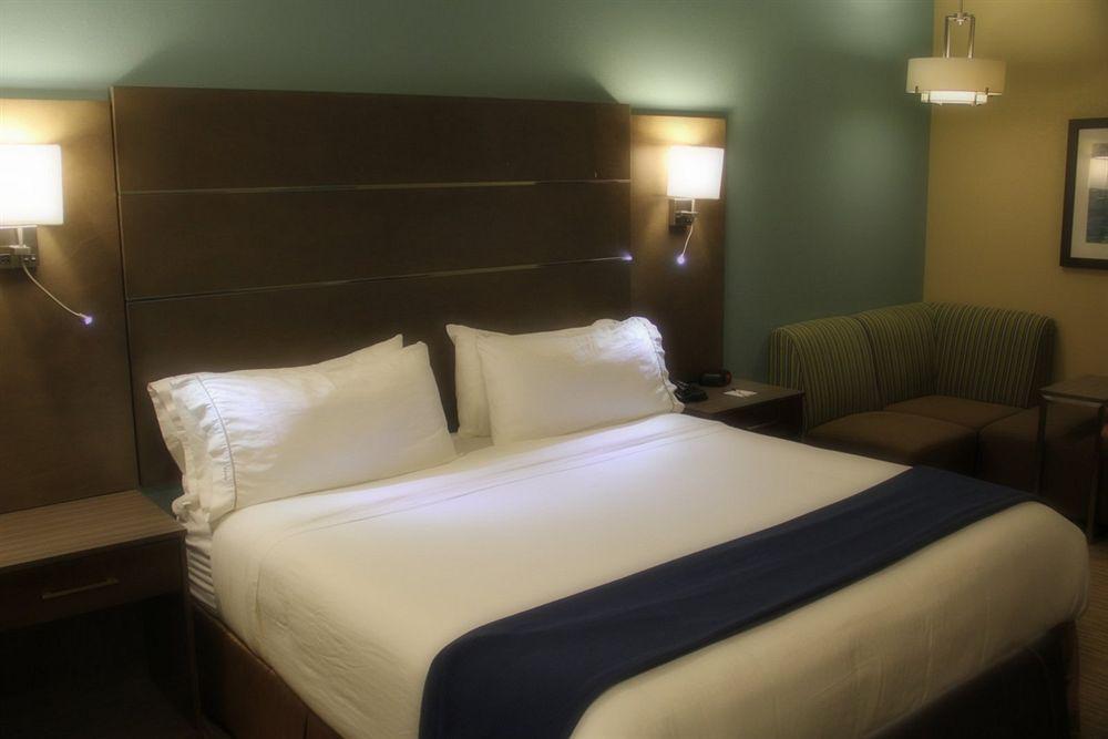 Holiday Inn Express And Suites Schulenburg By Ihg Esterno foto