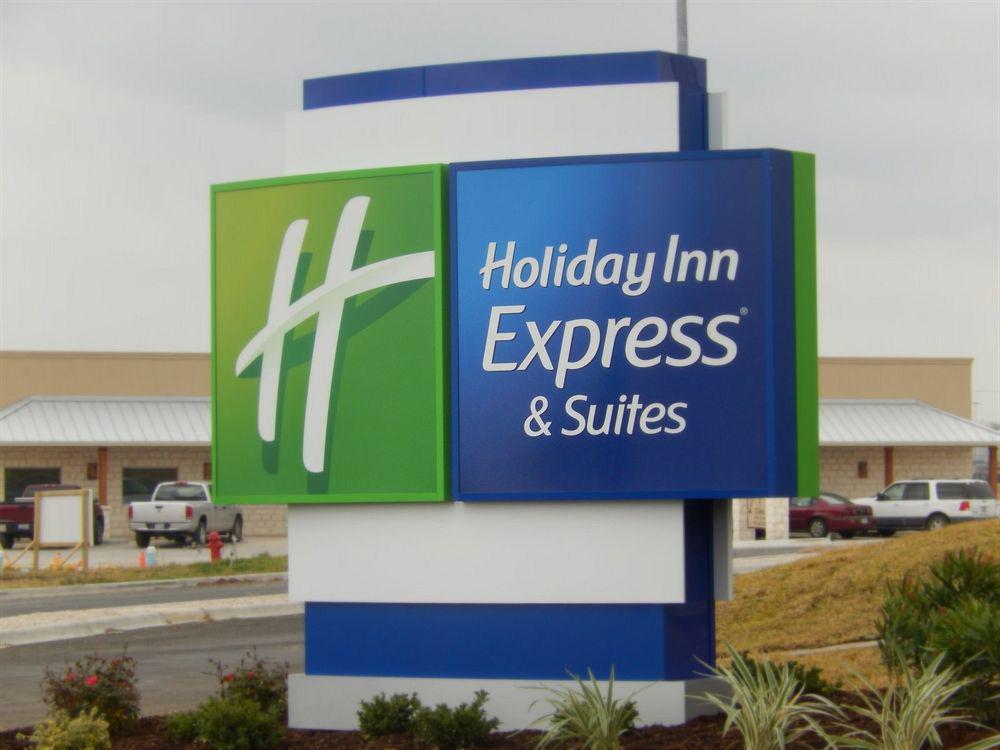 Holiday Inn Express And Suites Schulenburg By Ihg Esterno foto
